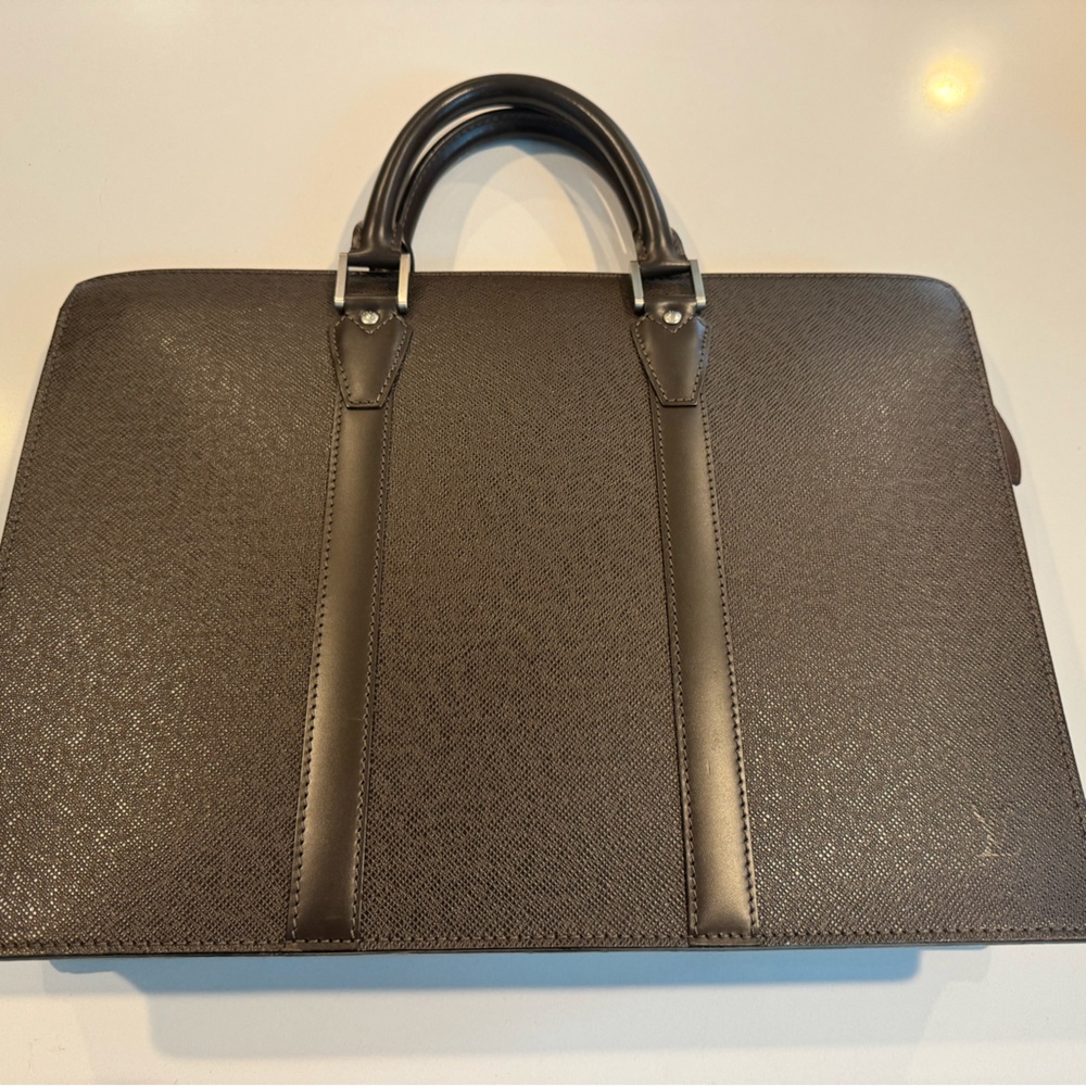 Louis Vuitton Taiga Porte-Documents Lozan